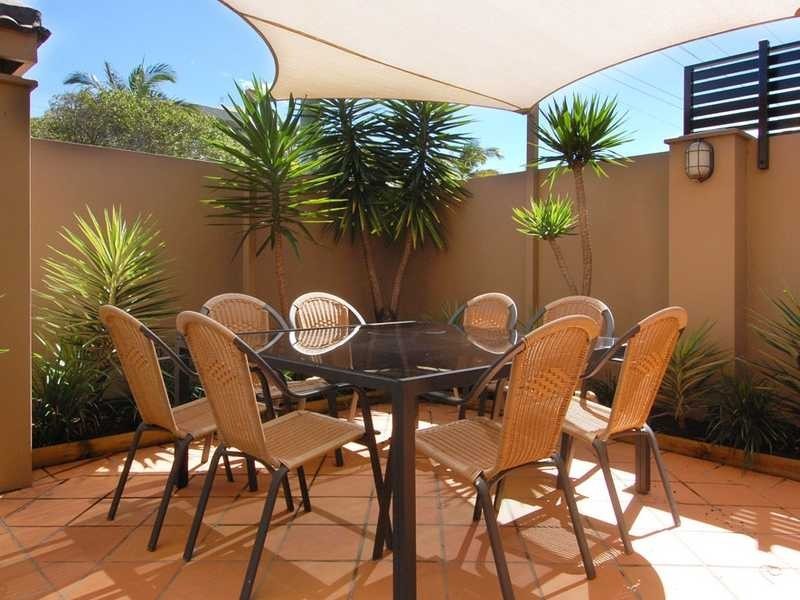 25 Australia Avenue, Broadbeach QLD 4218