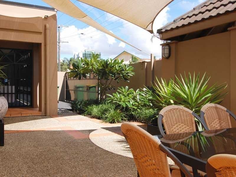 25 Australia Avenue, Broadbeach QLD 4218