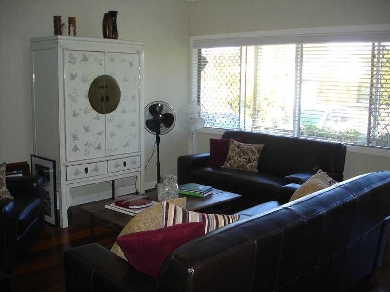 23 Albicore Street, Mermaid Waters QLD 4218