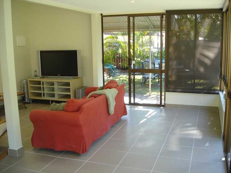 23 Albicore Street, Mermaid Waters QLD 4218