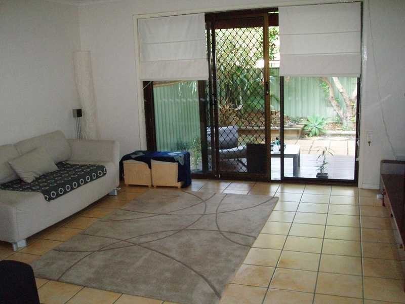 9 Aquila Court, Mermaid Waters QLD 4218