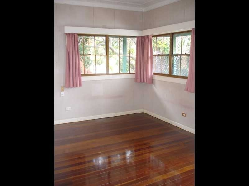 25 Second Ave, Broadbeach QLD 4218