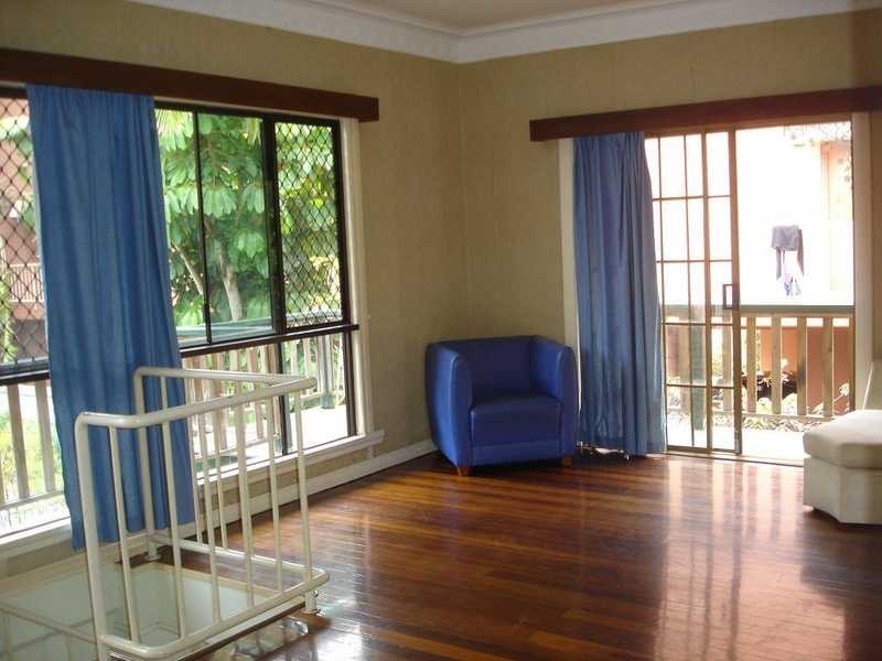 25 Second Ave, Broadbeach QLD 4218