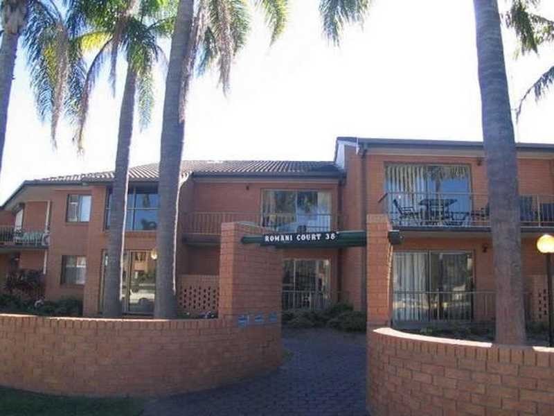 38 Duet Drive, Mermaid Waters QLD 4218