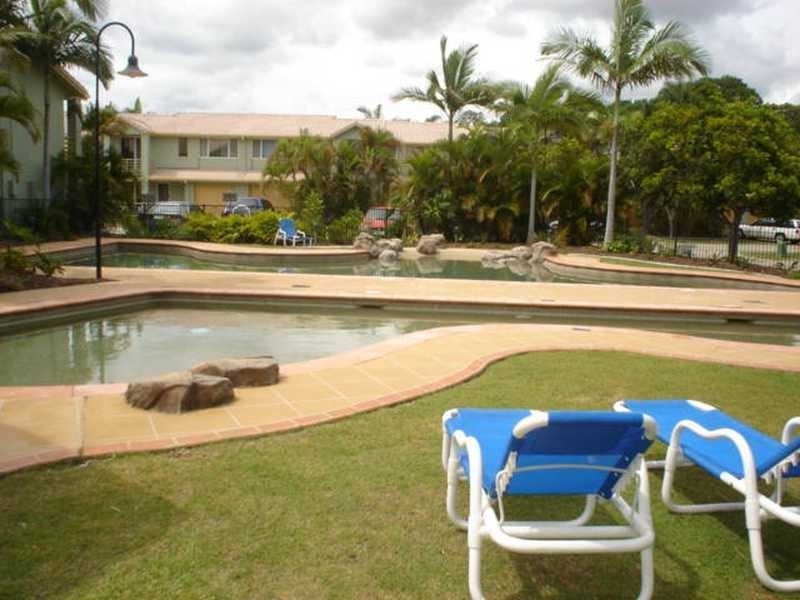 215 Cottesloe Drive, Mermaid Waters QLD 4218