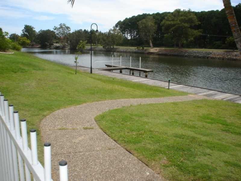 215 Cottesloe Drive, Mermaid Waters QLD 4218