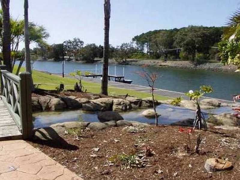 215 Cottesloe Drive, Mermaid Waters QLD 4218