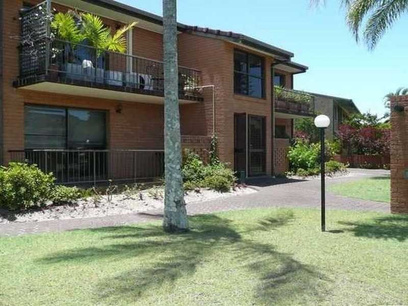 38 Duet Drive, Mermaid Waters QLD 4218