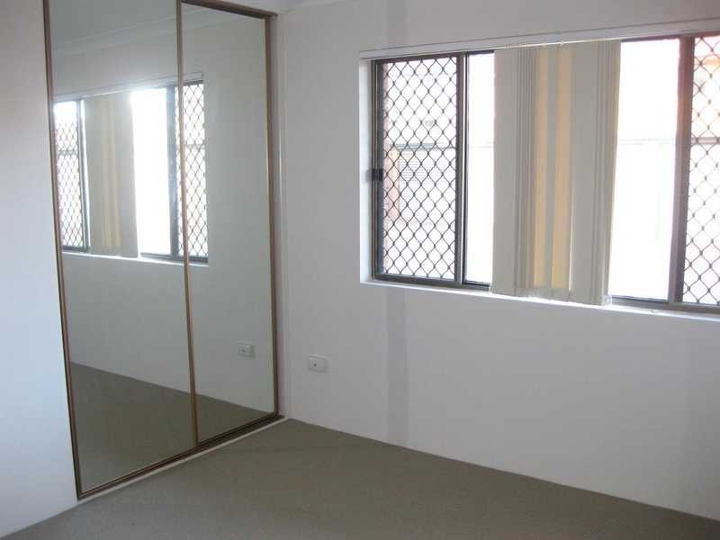 38 Duet Drive, Mermaid Waters QLD 4218