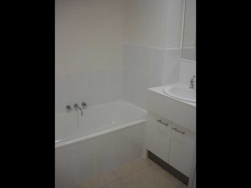 38 Duet Drive, Mermaid Waters QLD 4218