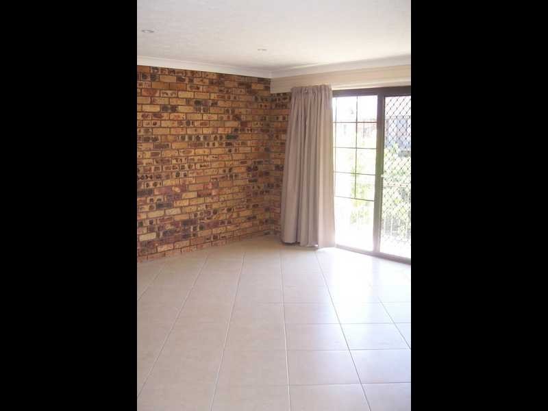 16 Duet Drive, Mermaid Waters QLD 4218