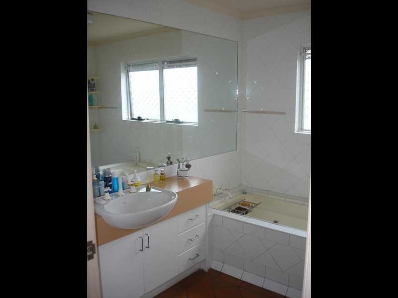 4a Hedges Avenue, Mermaid Beach QLD 4218