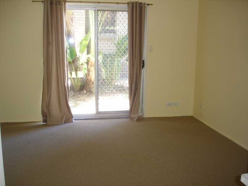 11 Cronin Avenue, Main Beach QLD 4217