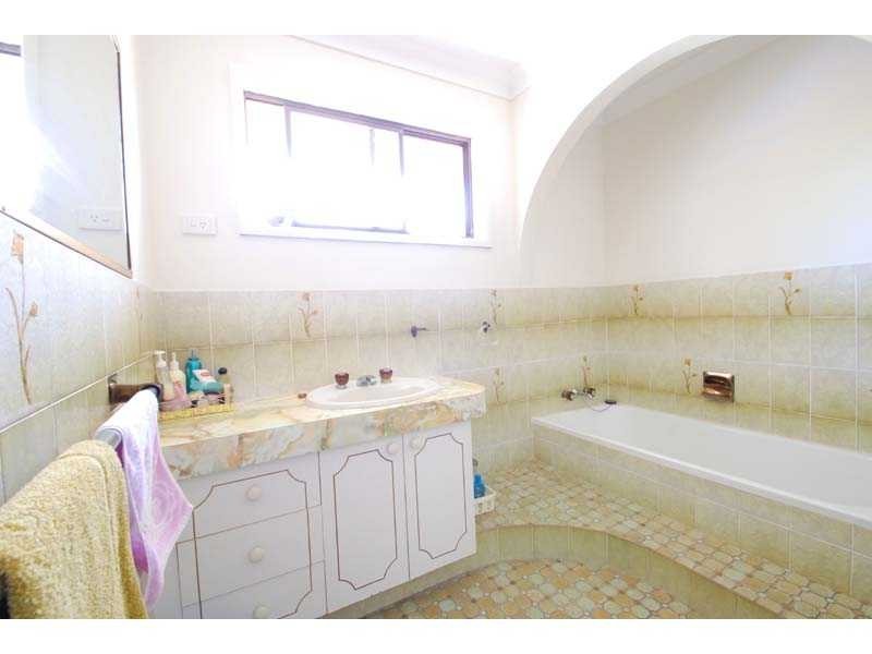 53 Jabiru Dive, Burleigh Heads QLD 4220