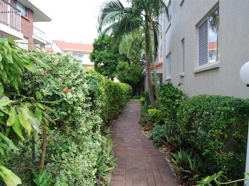 12 Britania Avenue, Broadbeach QLD 4218