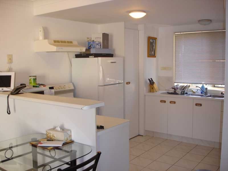 2/49 Dolphin Avenue, Mermaid Beach QLD 4218