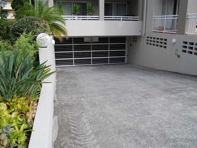 12 Britania Avenue, Broadbeach QLD 4218