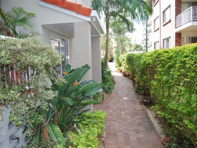 12 Britania Avenue, Broadbeach QLD 4218