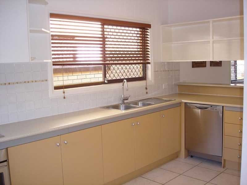 31 Cronulla Avenue, Broadbeach QLD 4218