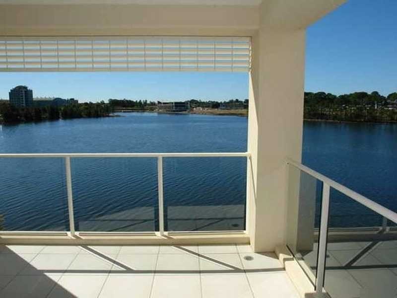 251 Varsity Parade, Varsity Lakes QLD 4227