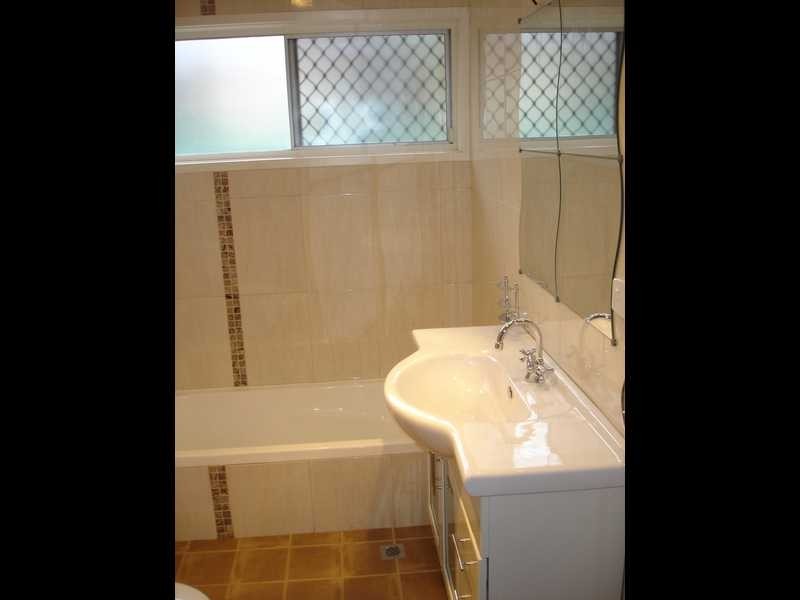 73 Clear Island Road, Broadbeach Waters QLD 4218