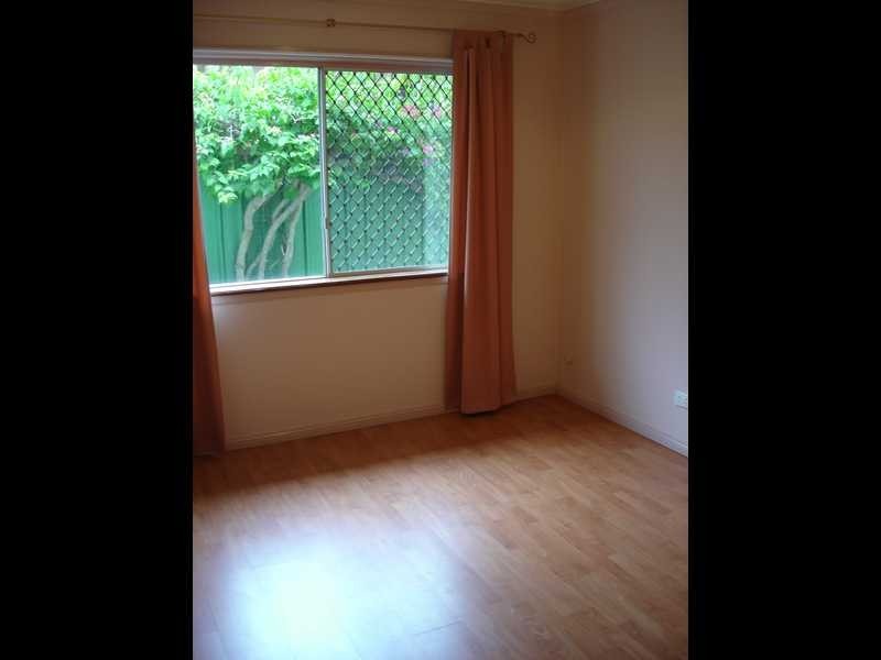 73 Clear Island Road, Broadbeach Waters QLD 4218