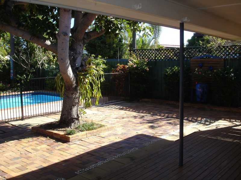 73 Clear Island Road, Broadbeach Waters QLD 4218