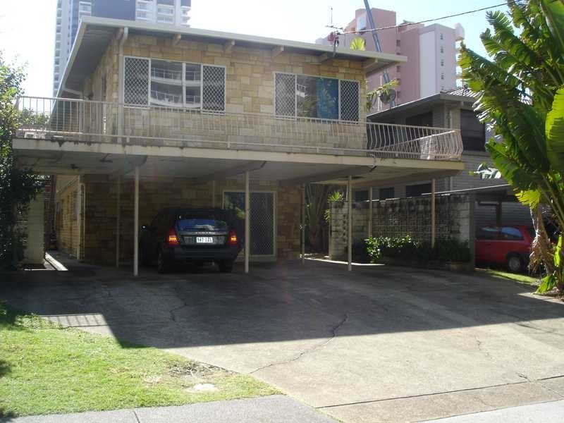 11 Cronin Ave, Main Beach QLD 4217
