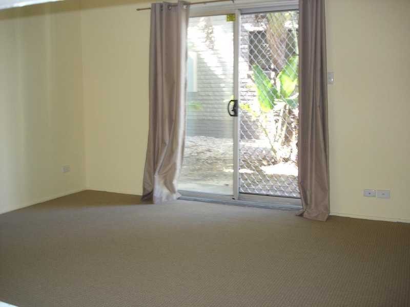 11 Cronin Ave, Main Beach QLD 4217