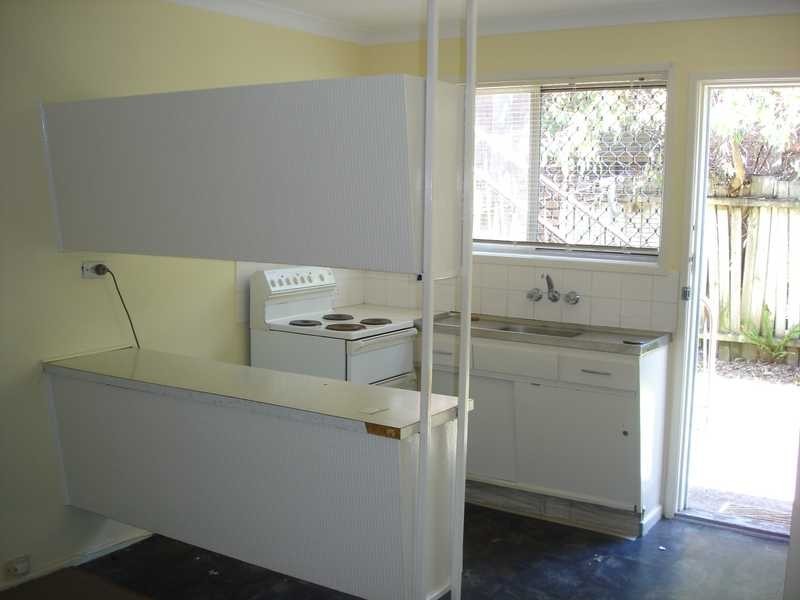 11 Cronin Ave, Main Beach QLD 4217