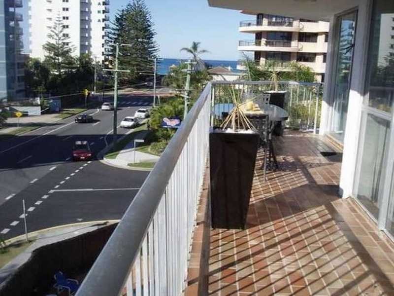 220 Surf Parade, Broadbeach QLD 4218