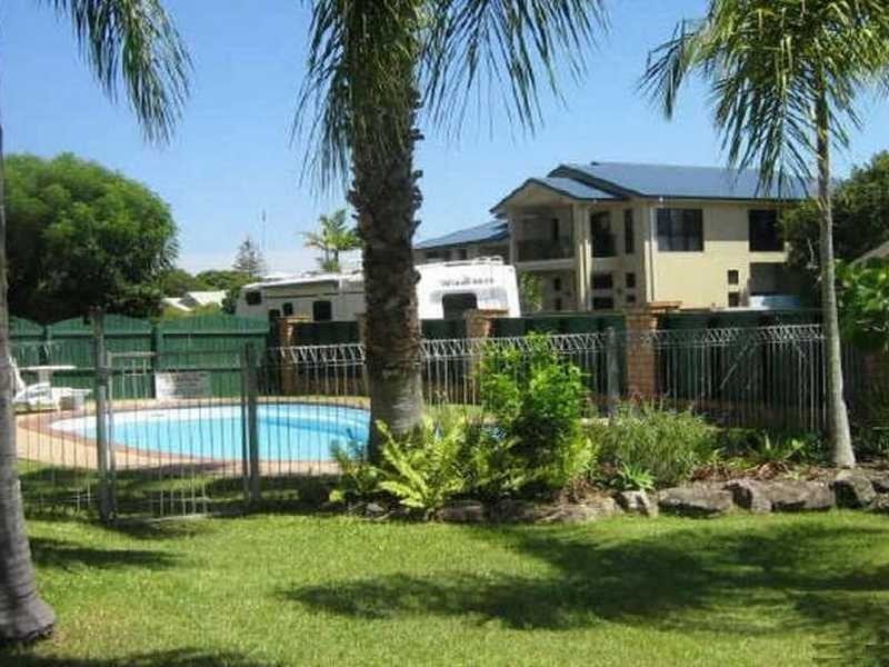 9 Eady Avenue, Broadbeach Waters QLD 4218