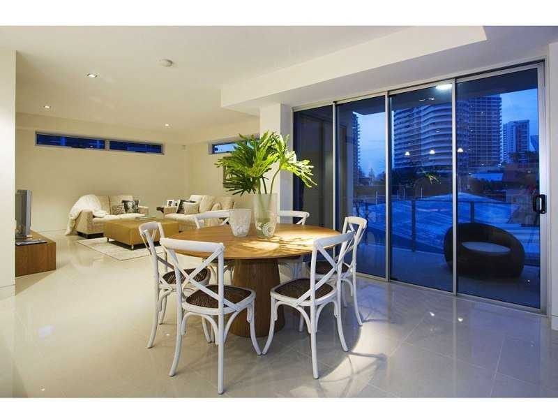 17 Anne Street, Broadbeach QLD 4218