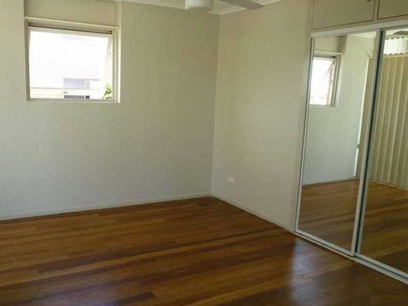 2 Sunshine Blvd, Broadbeach Waters QLD 4218