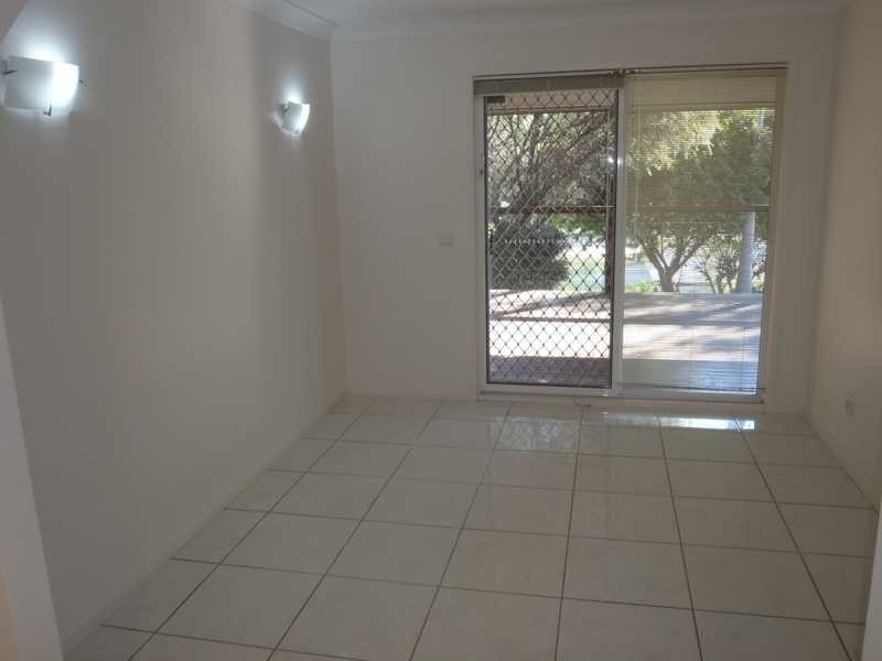 11 Lakeland Key, Broadbeach Waters QLD 4218