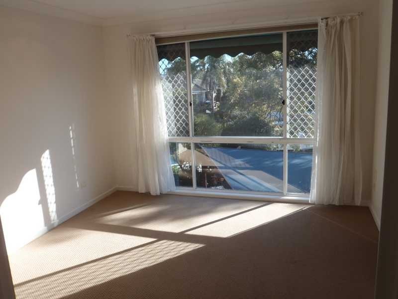 11 Lakeland Key, Broadbeach Waters QLD 4218