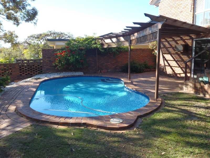 11 Lakeland Key, Broadbeach Waters QLD 4218