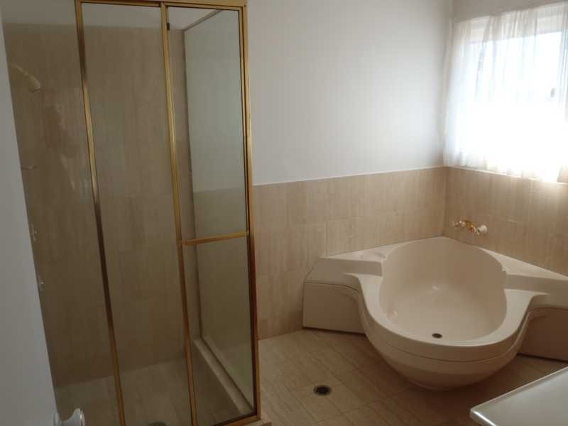 11 Lakeland Key, Broadbeach Waters QLD 4218