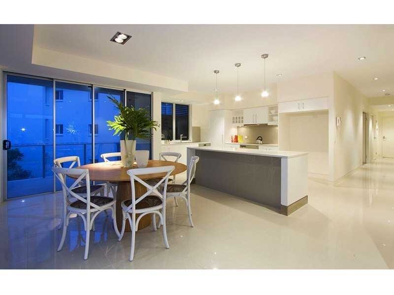 17 Anne Street, Broadbeach QLD 4218