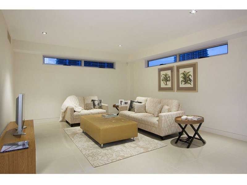 17 Anne Street, Broadbeach QLD 4218