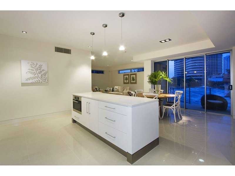 17 Anne Street, Broadbeach QLD 4218