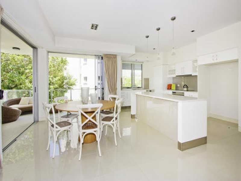 17 Anne Street, Broadbeach QLD 4218