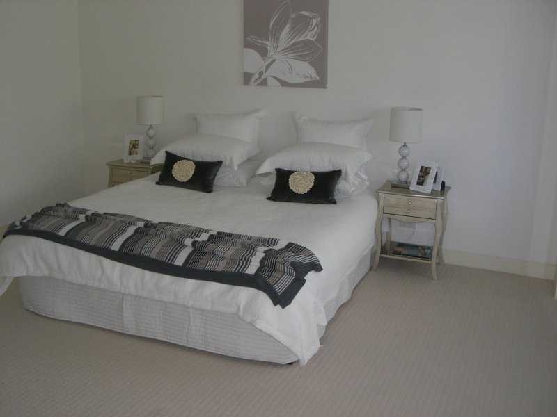 17 Anne Street, Broadbeach QLD 4218