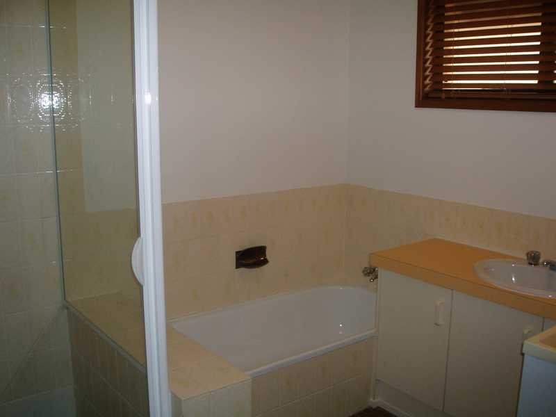 Unit 3/127 Sunshine Boulevard, Mermaid Waters QLD 4218