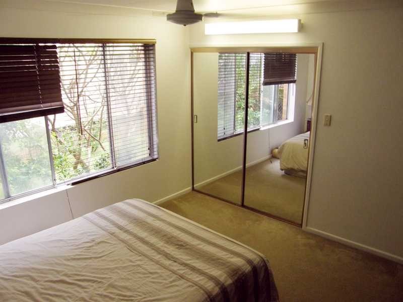 Unit 2/274 Hedges Ave, Broadbeach QLD 4218