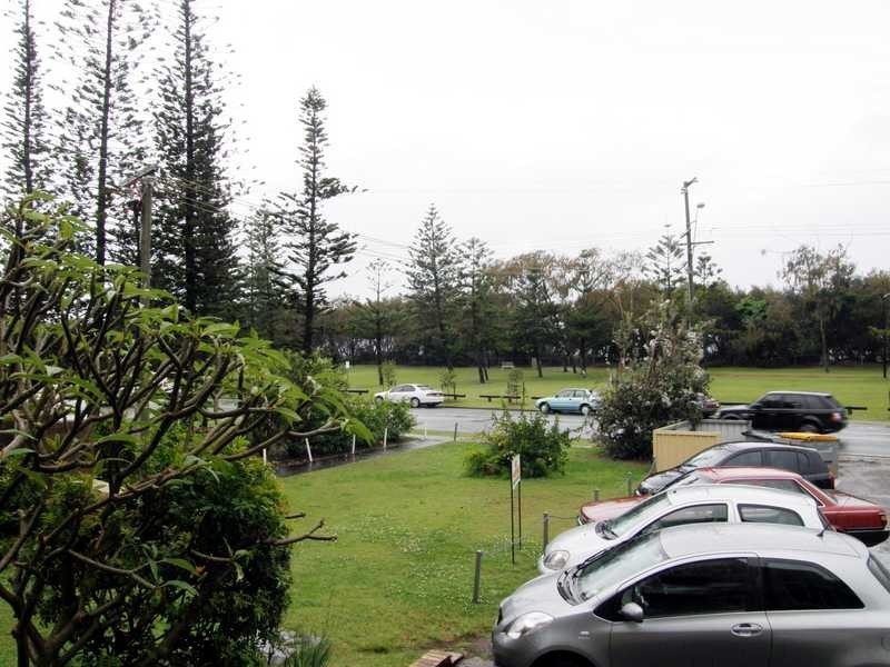 Unit 2/274 Hedges Ave, Broadbeach QLD 4218