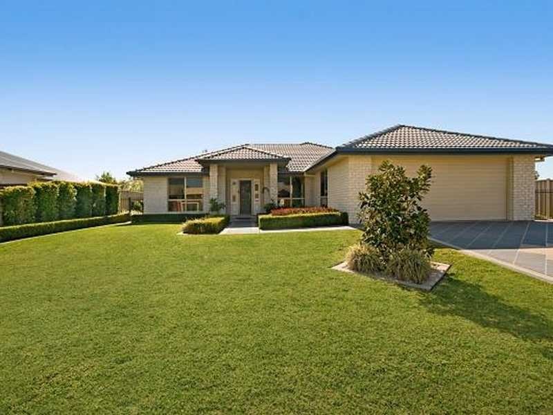 4 Rutherford Place, Pelican Waters QLD 4551