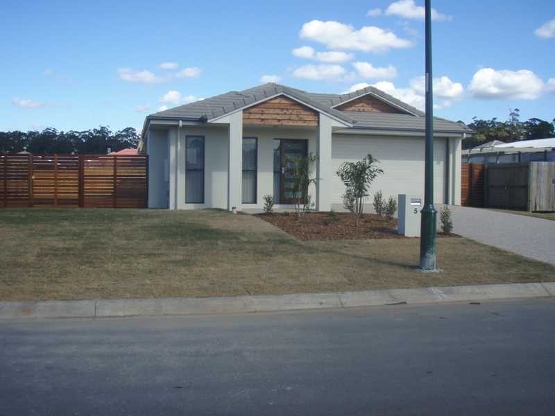 5 Maidenhair Drive, Beerwah QLD 4519