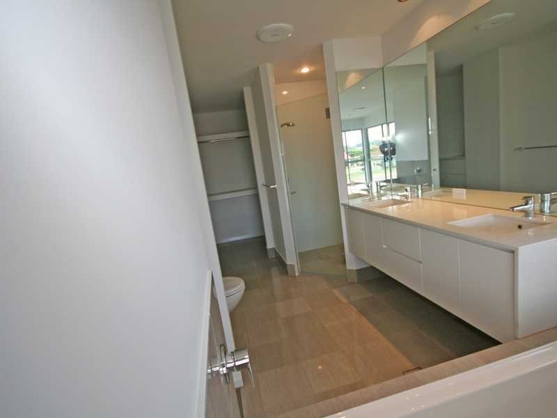 Unit 1/6 Barracuda Court, Palm Beach QLD 4221