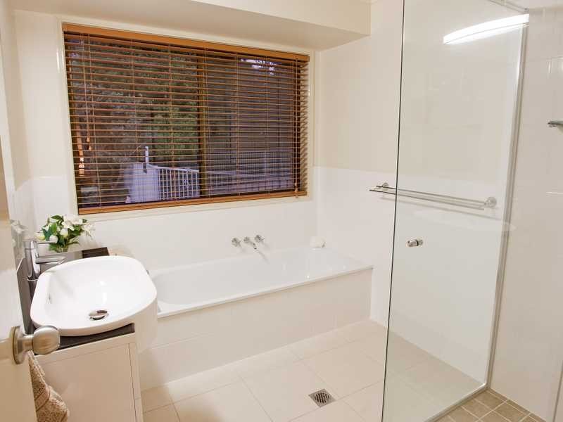 24 Evergreen Drive, Elanora QLD 4221
